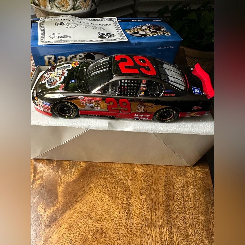 Kevin Harvick # 29 Looney Tunes chrome 2001 Monte Carlo 1/24 scale stock car